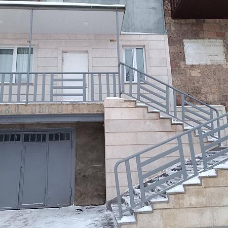 Sevan Em & Yu Luaran gambar