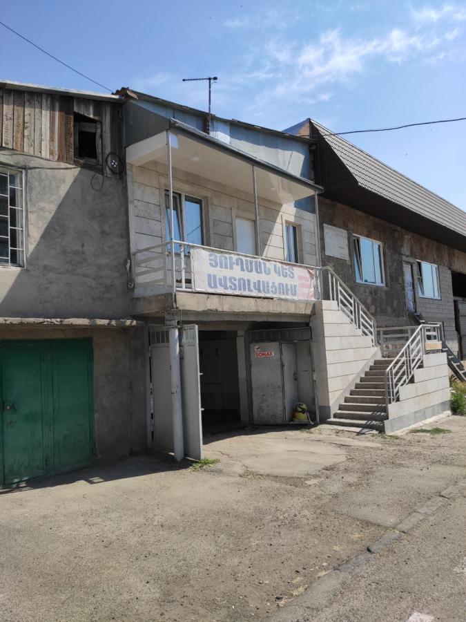 Sevan Em & Yu Luaran gambar