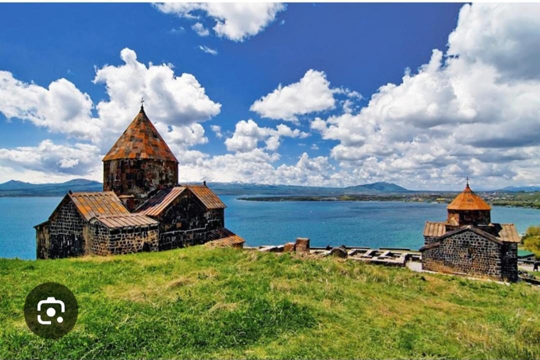 Sevan Em & Yu Luaran gambar