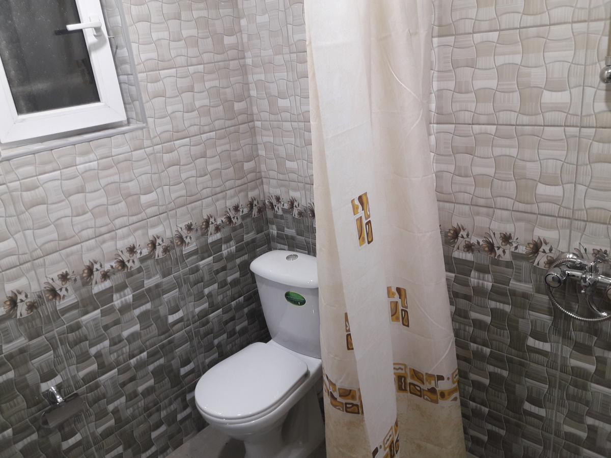 Sevan Em & Yu Luaran gambar