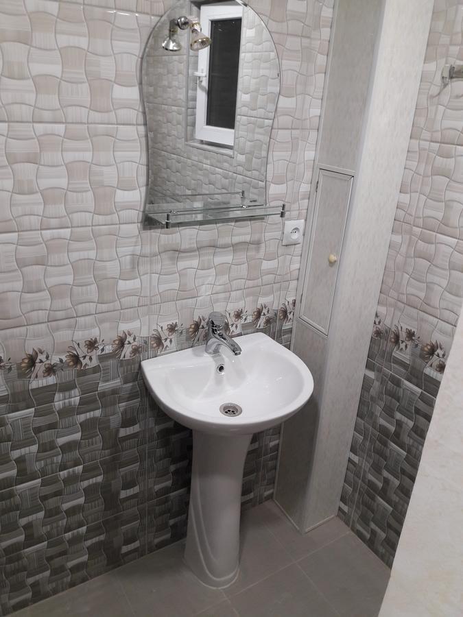 Sevan Em & Yu Luaran gambar