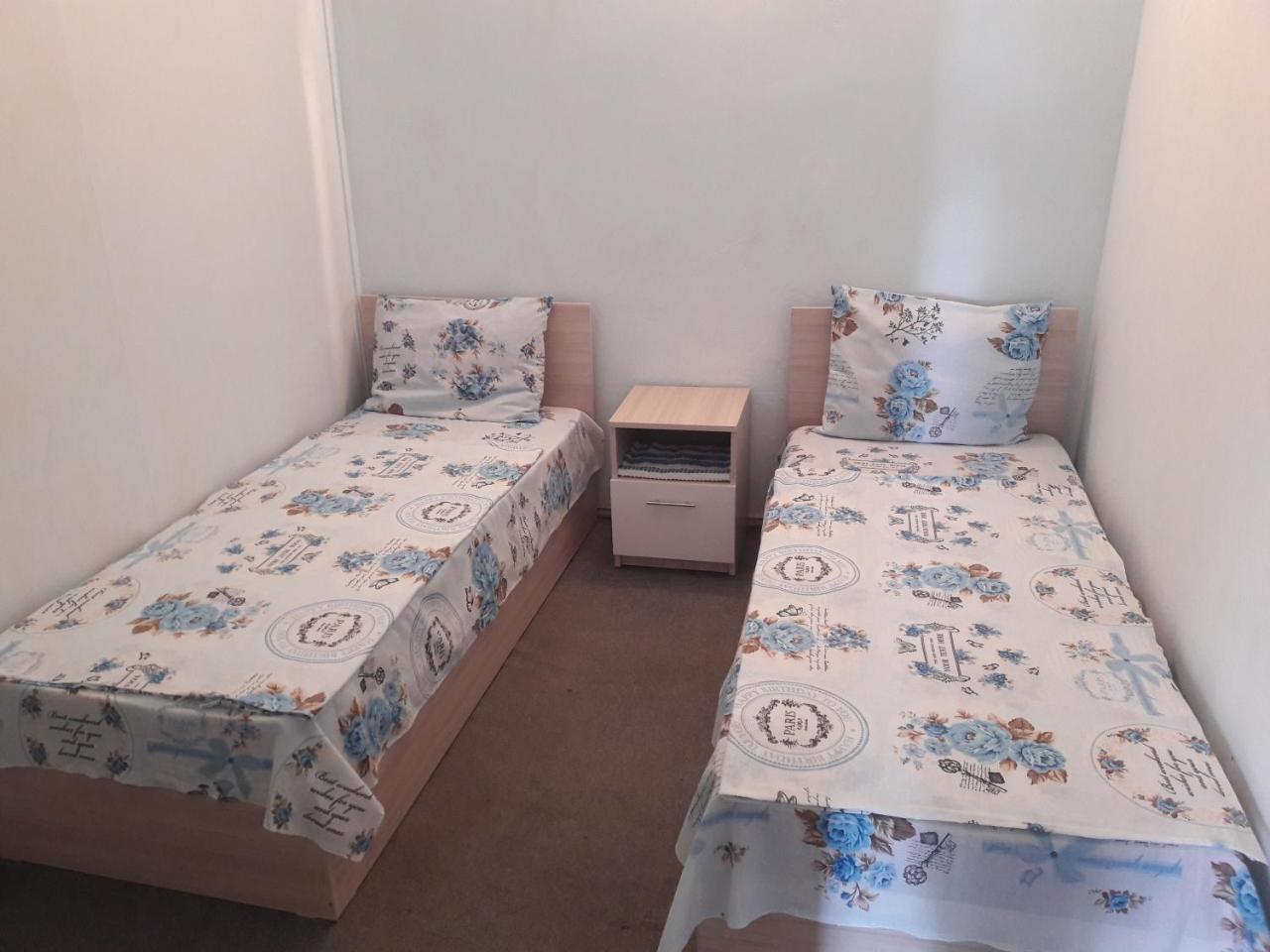 Sevan Em & Yu Luaran gambar