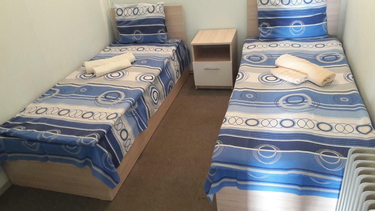 Sevan Em & Yu Luaran gambar